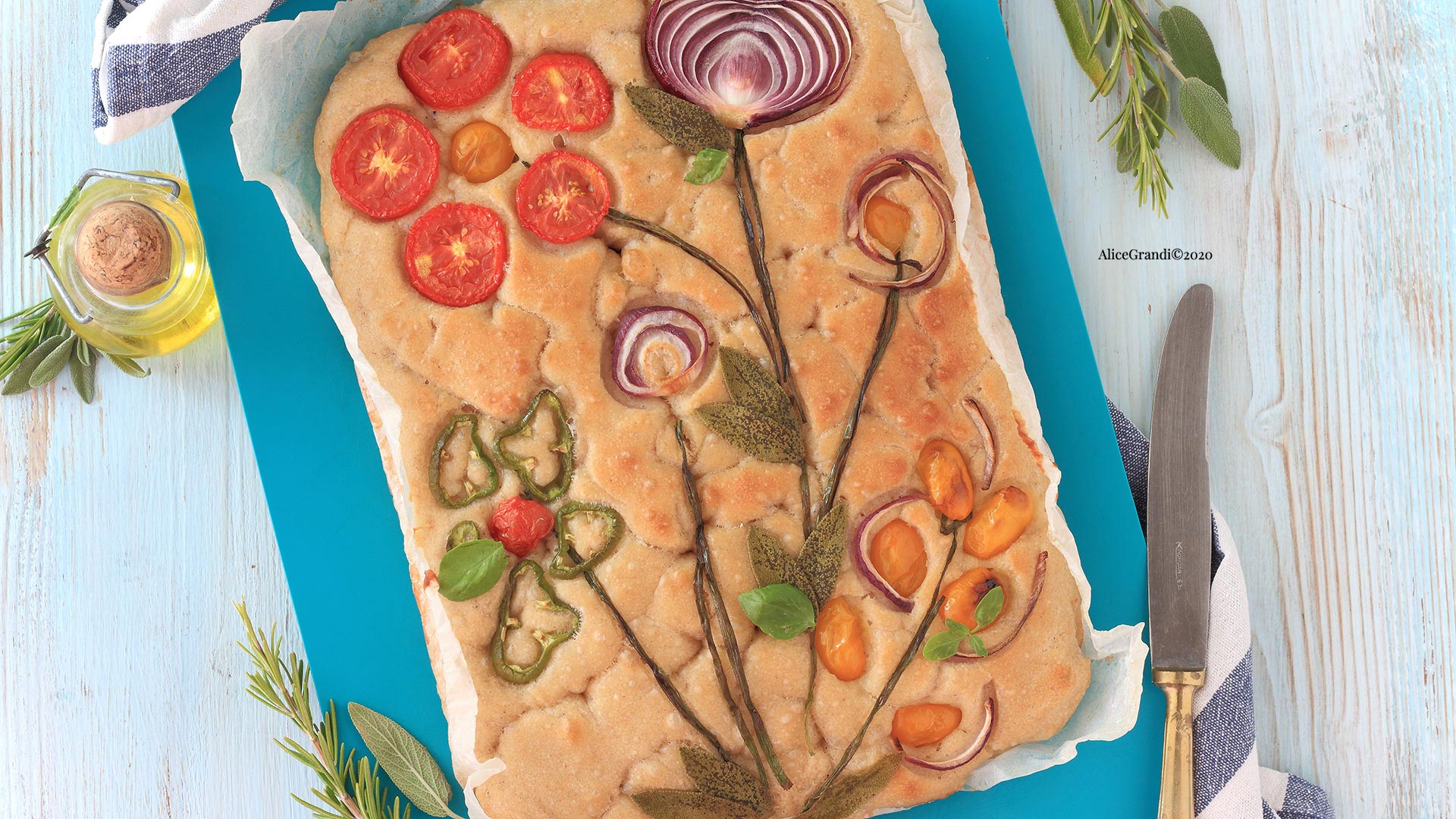 Focaccia Morbida Decorata Con Verdure: Ricetta Facile E Veloce Con ...